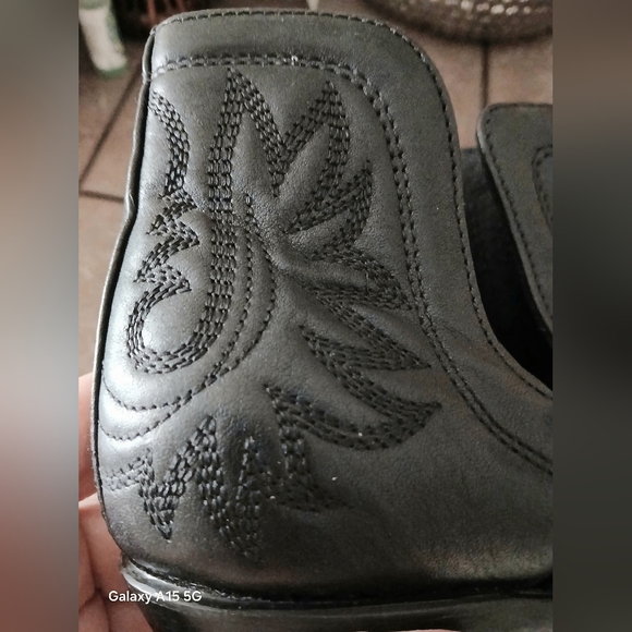 Ariat Dixon Black Leather Ankle Boots, 6.5 EUC - Picture 5 of 16